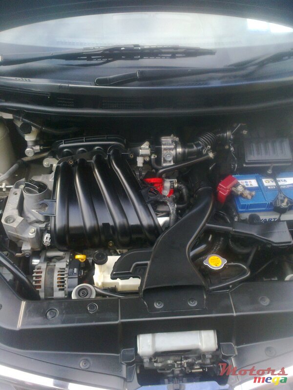 2009' Nissan Tiida Tiida 2009 photo #4