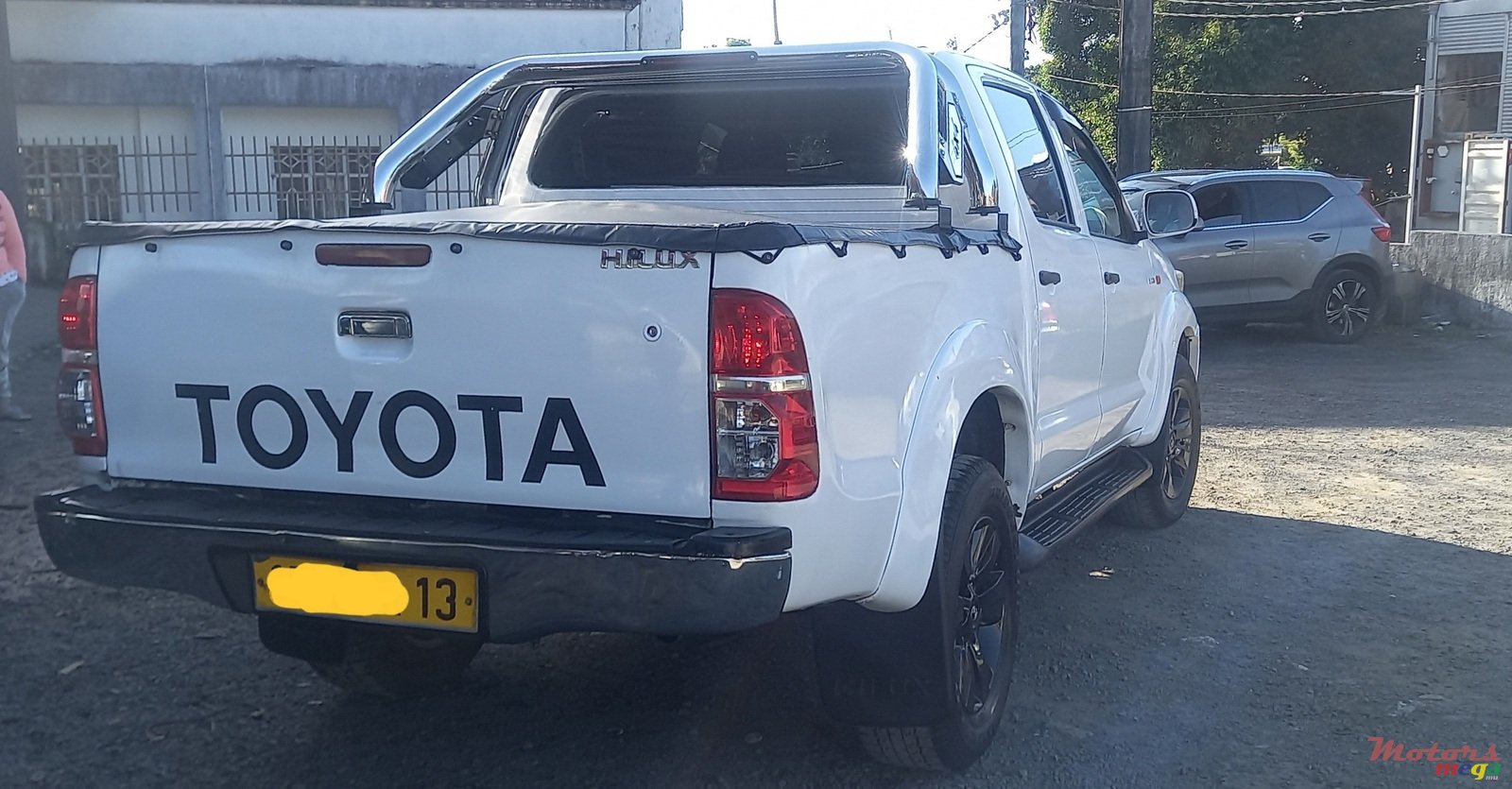 2013' Toyota Hilux 4X4 photo #3