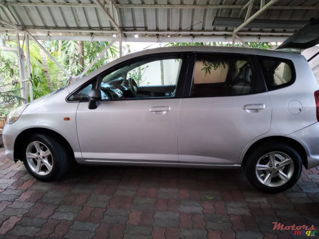 2006' Honda Jazz photo #2
