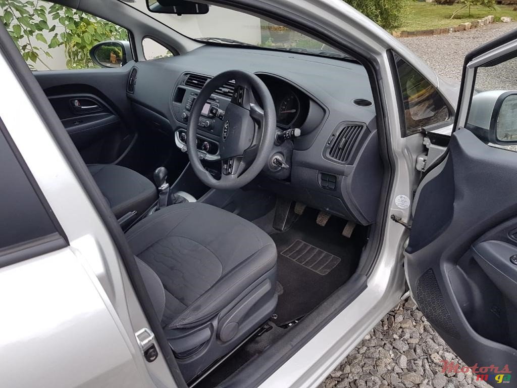 2012' Kia Rio photo #3