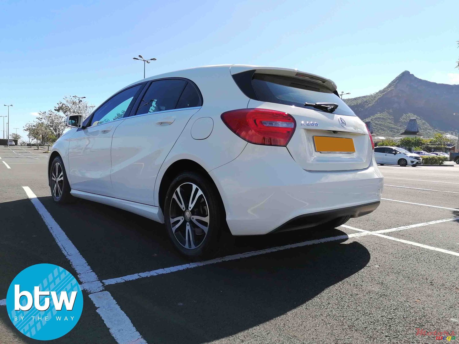 2015' Mercedes-Benz A-Class A200 - 156hp photo #2