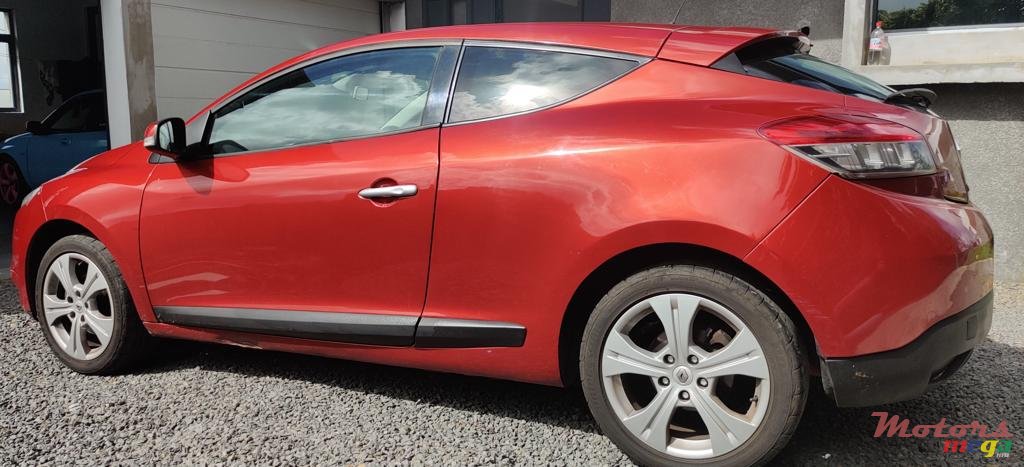 2009' Renault Megane photo #3