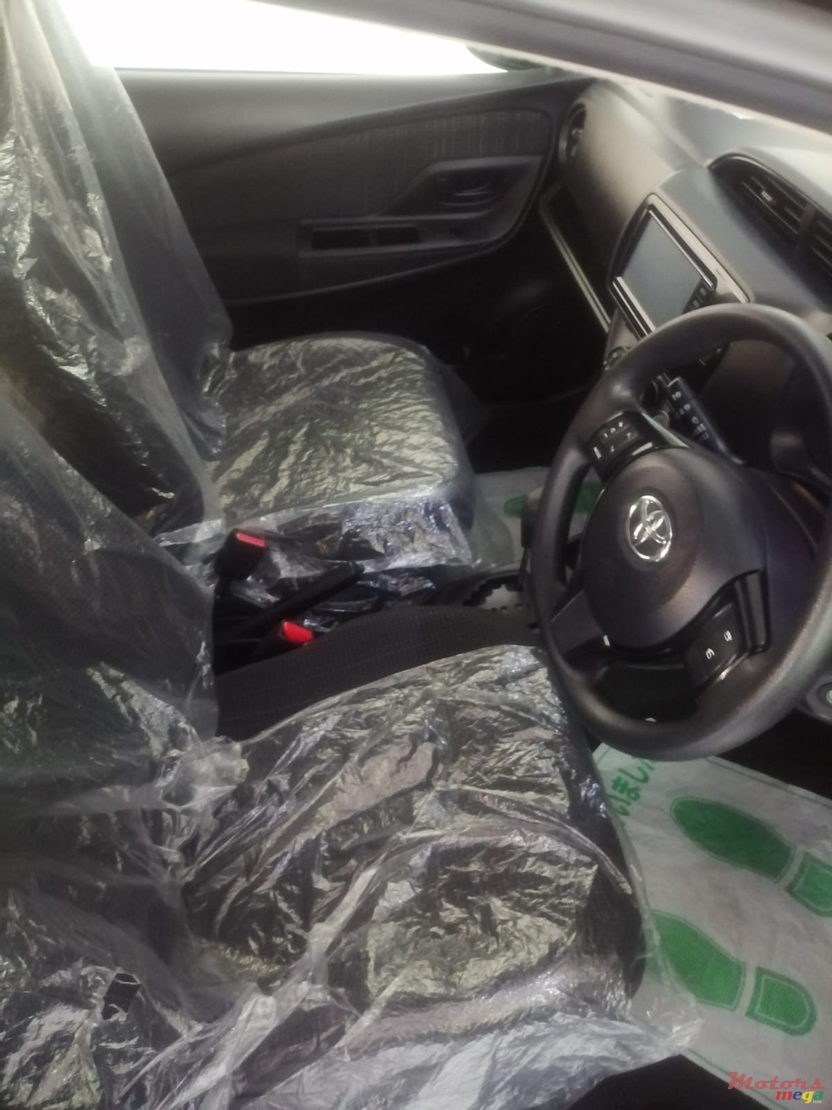 2018' Toyota Vitz photo #5