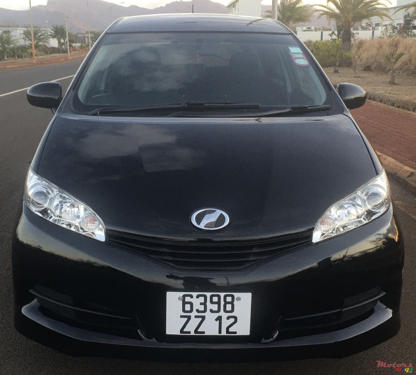 2012' Toyota Wish photo #1