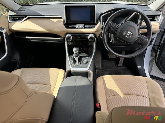 2024' Toyota RAV4 photo #1
