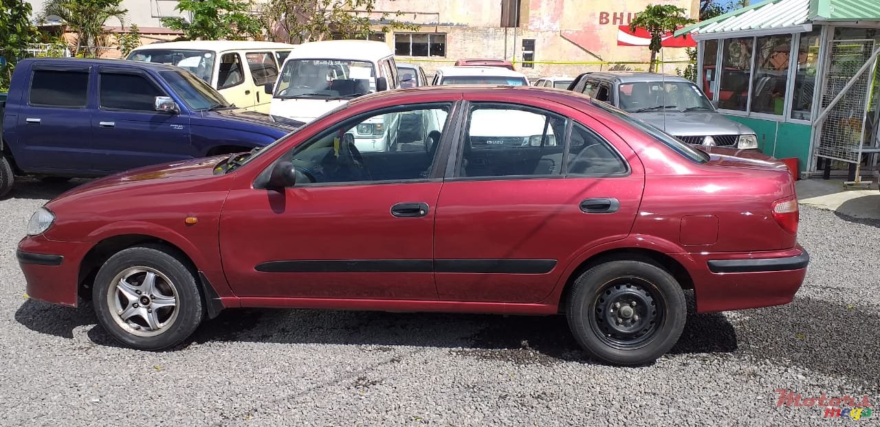 2001' Nissan Sunny photo #5
