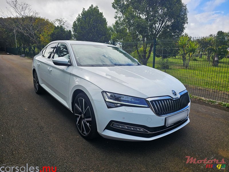 2023' Skoda Superb 1.4 Sedan photo #1