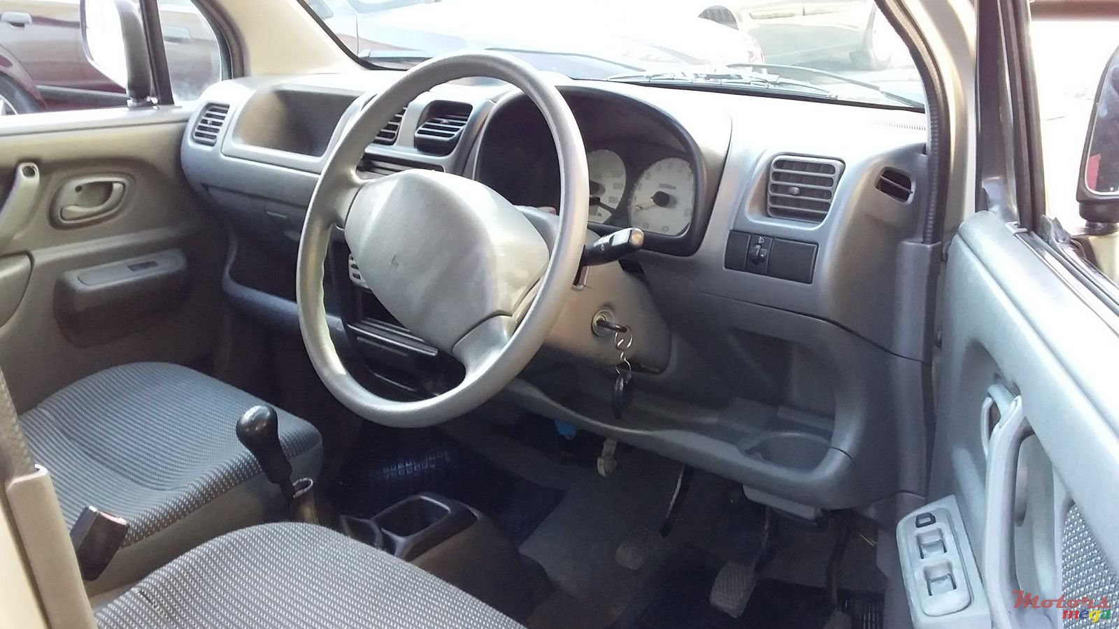 2005' Suzuki Wagon R photo #4