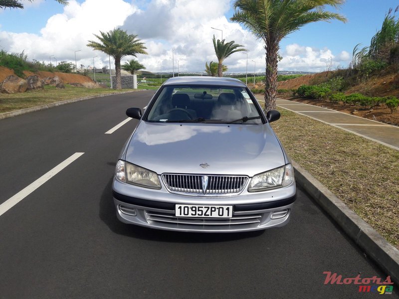 2001' Nissan Sunny photo #1