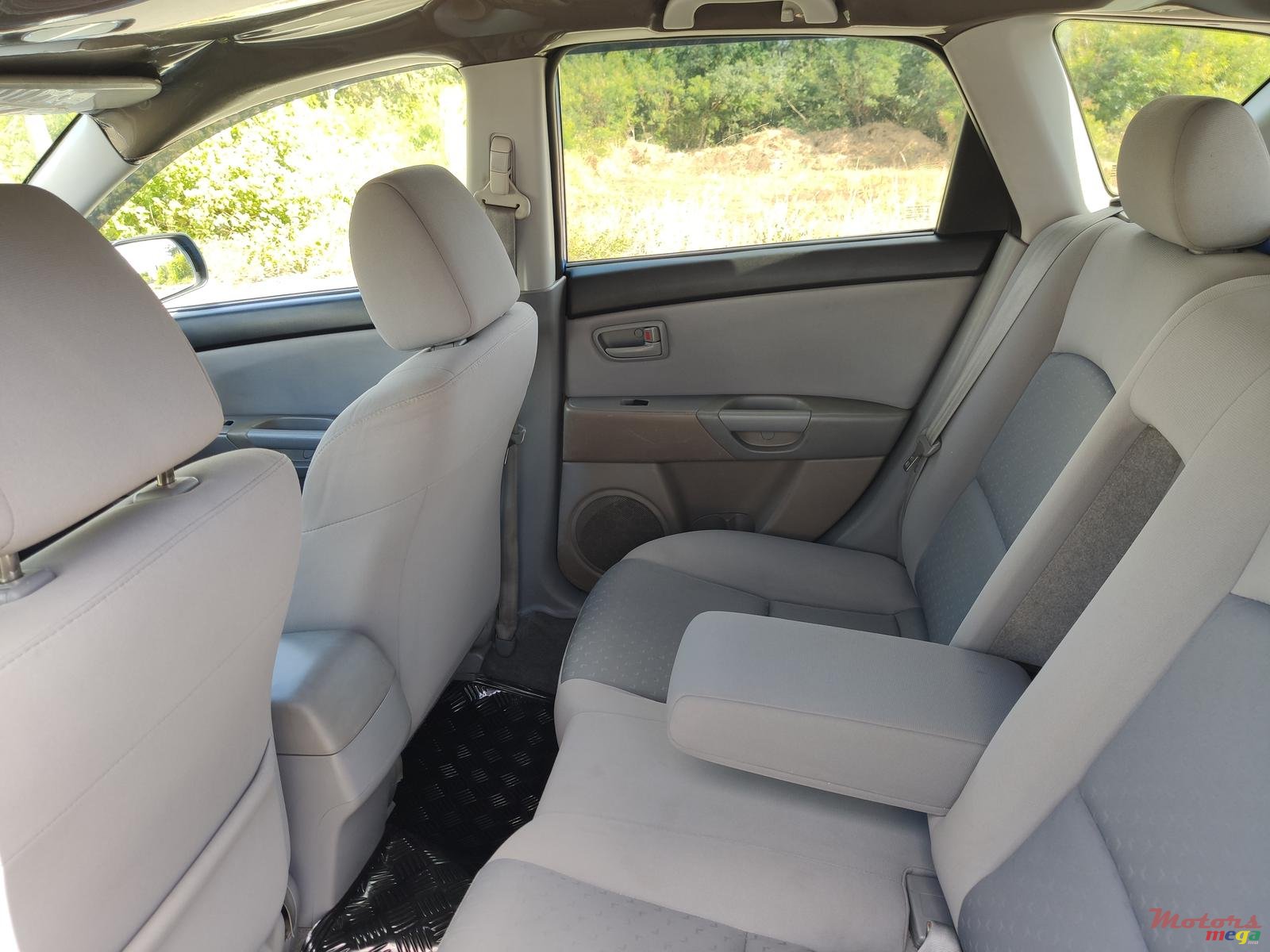 2005' Mazda Axela photo #5