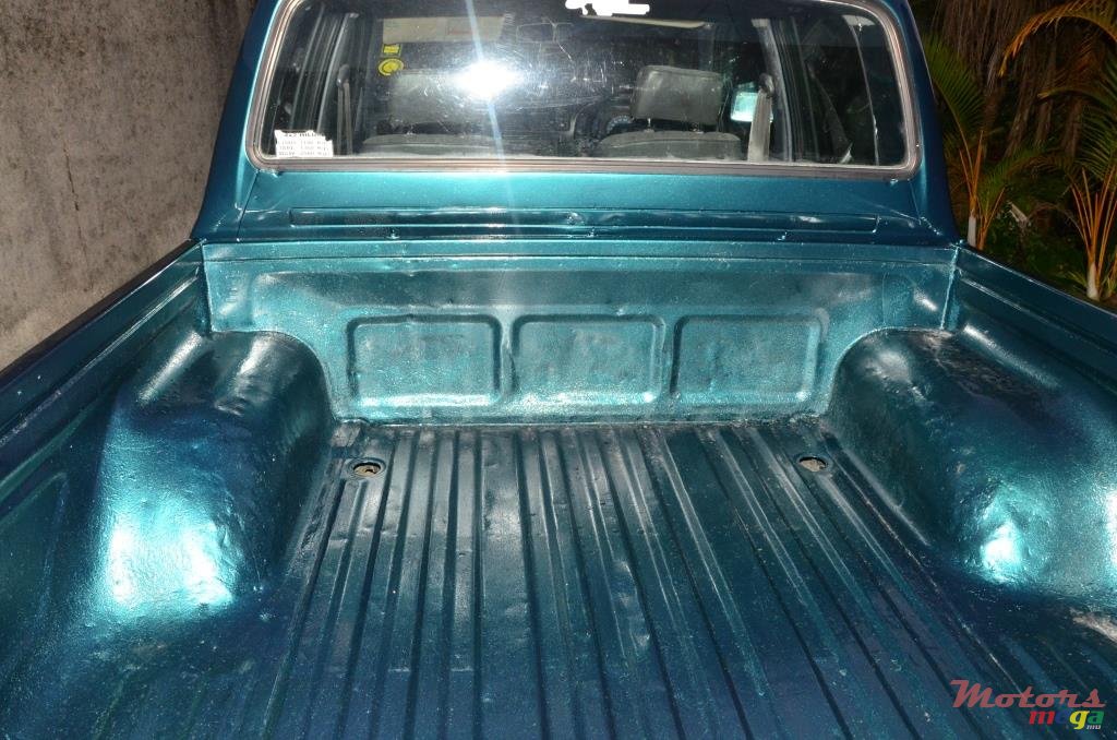 2002' Toyota photo #3