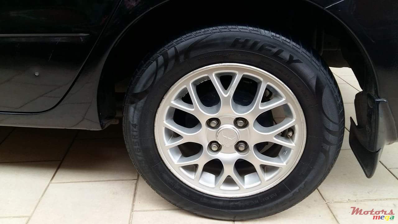 2004' Mitsubishi GLX photo #3