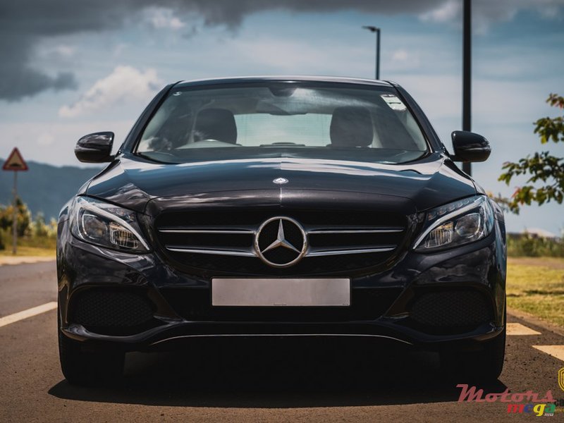 2016' Mercedes-Benz 300 photo #3