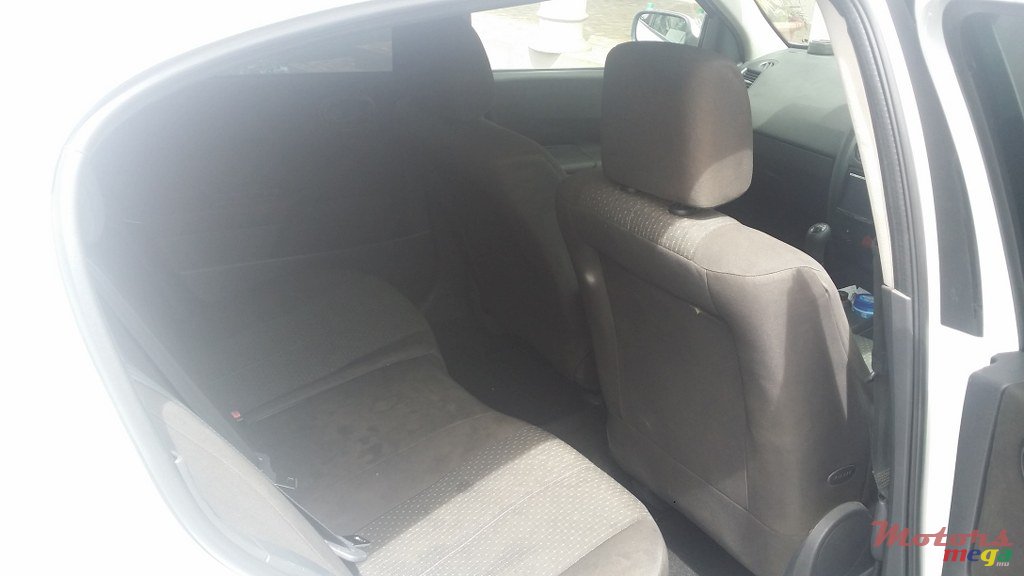 2004' Renault Megane RS photo #4