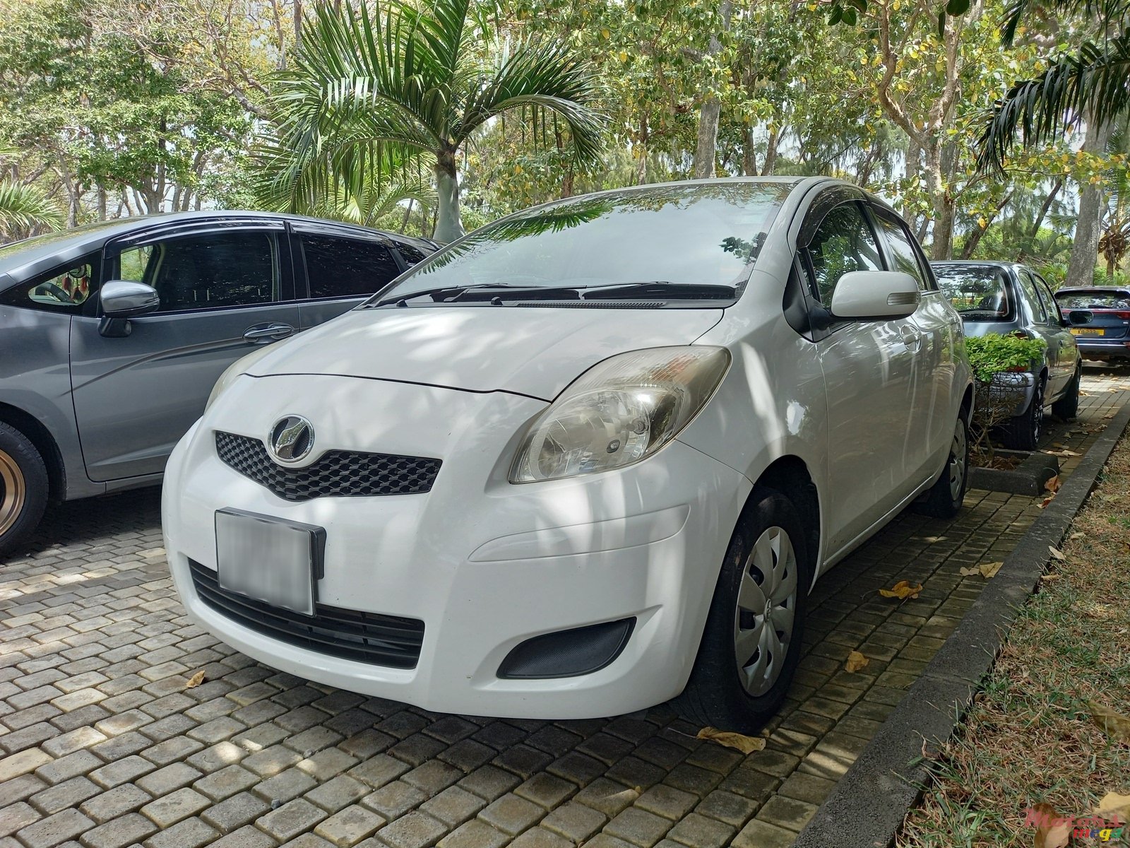 2010' Toyota Vitz photo #1