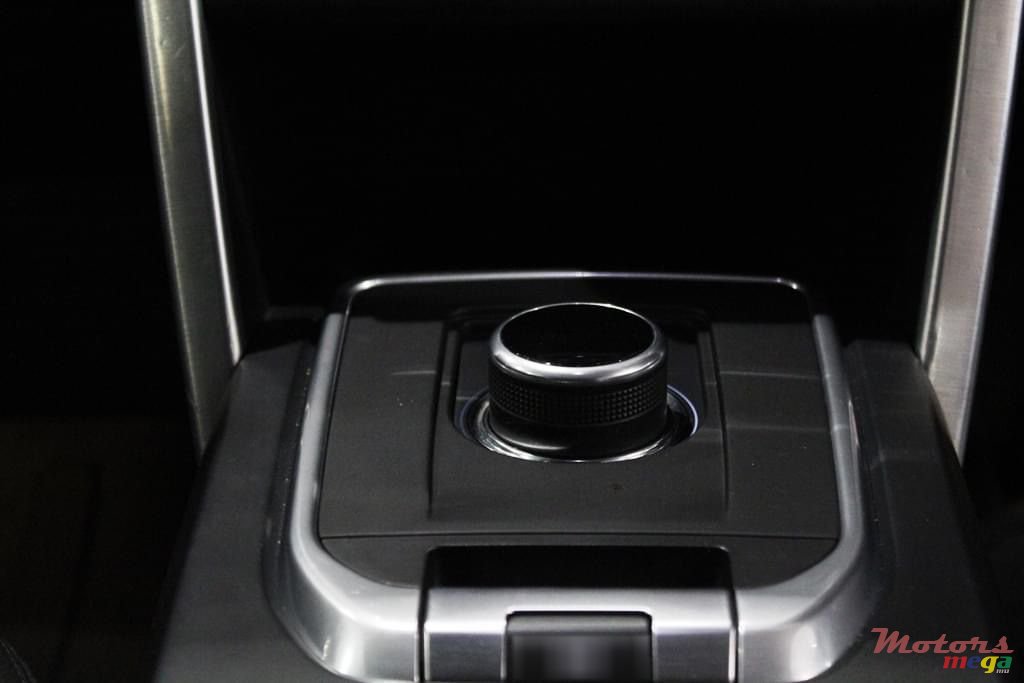 2018' Land Rover Discovery Sport photo #5