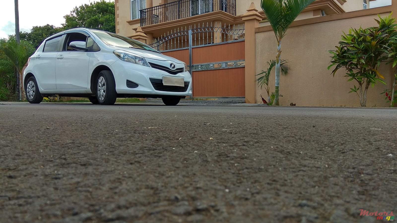 2012' Toyota Vitz photo #1