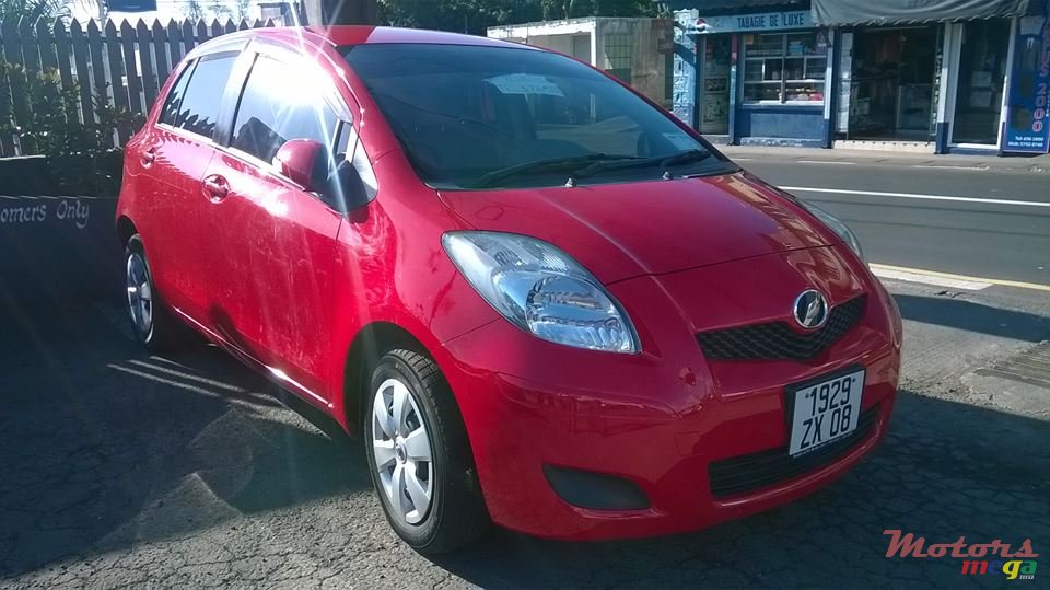 2008' Toyota Vitz photo #1