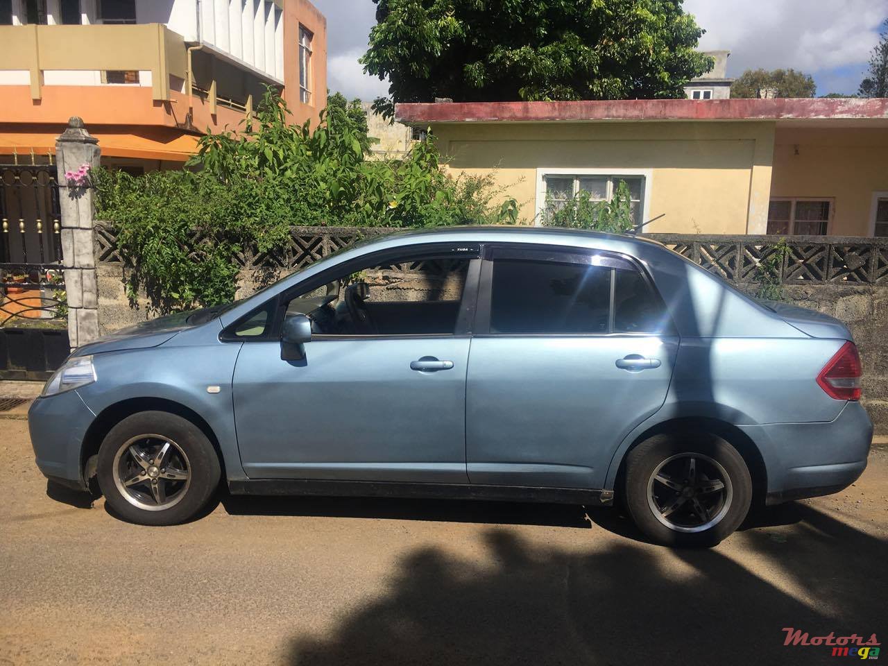 2005' Nissan Tiida photo #2