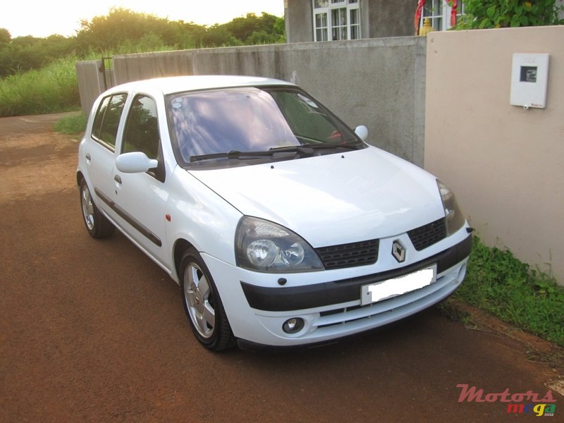 2002' Renault Clio PH2 photo #1