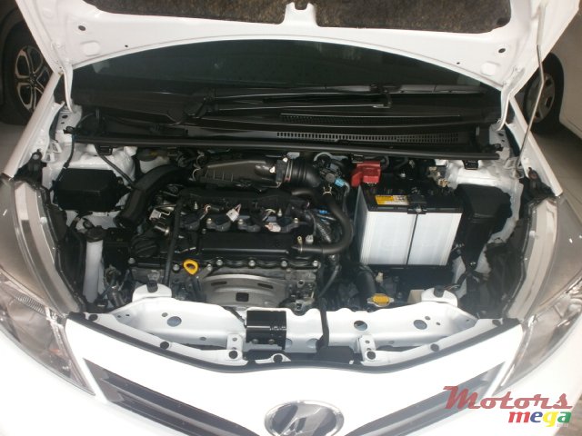 2013' Toyota Vitz photo #3