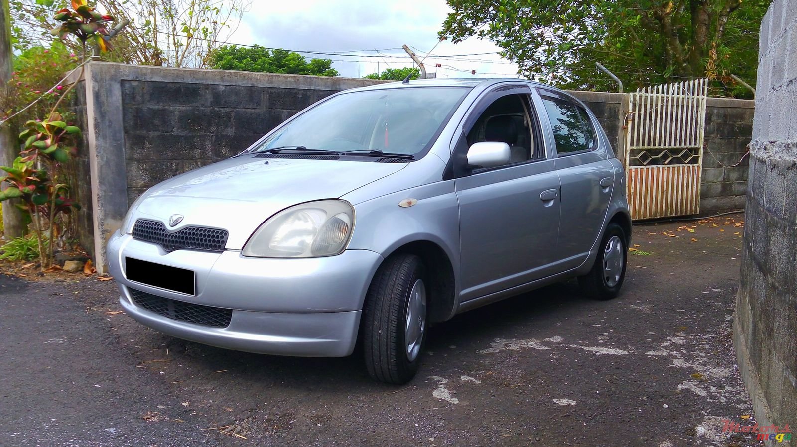 2000' Toyota Vitz photo #1