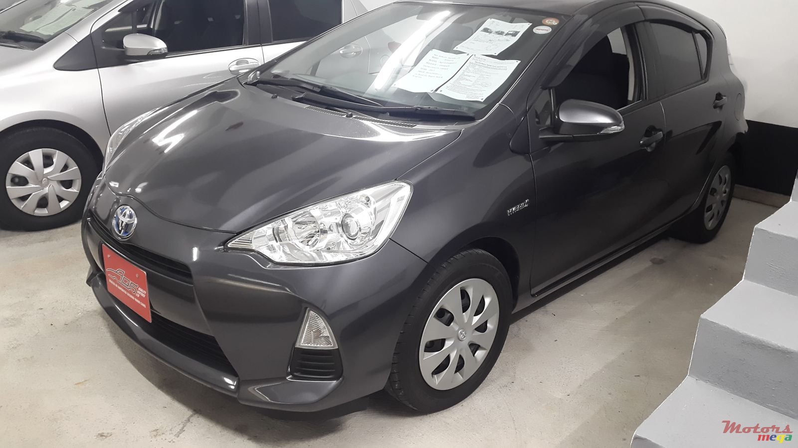 2013' Toyota Aqua photo #1