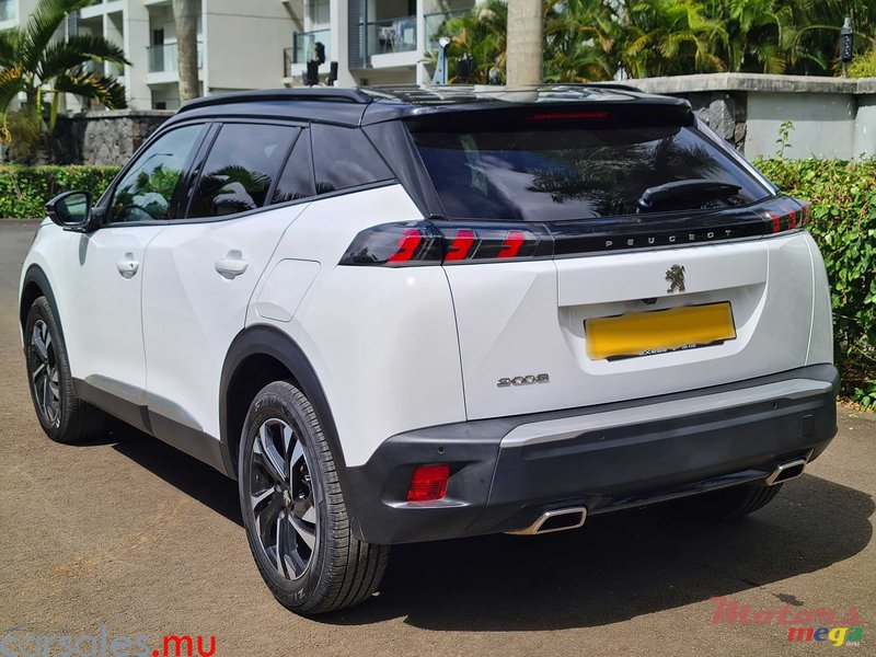 2021' Peugeot 2008 1.2 Allure photo #3