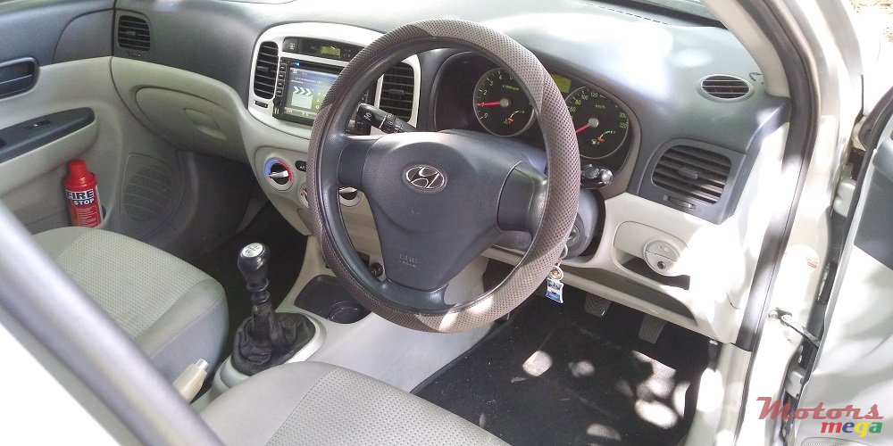 2008' Hyundai Accent GLS photo #5