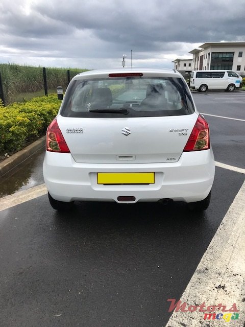 2009' Suzuki Swift photo #3