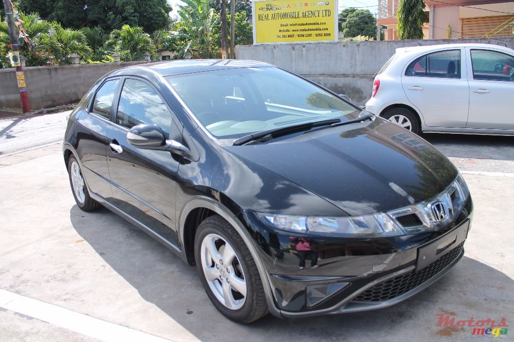 2010' Honda Civic HACTHBACK photo #1