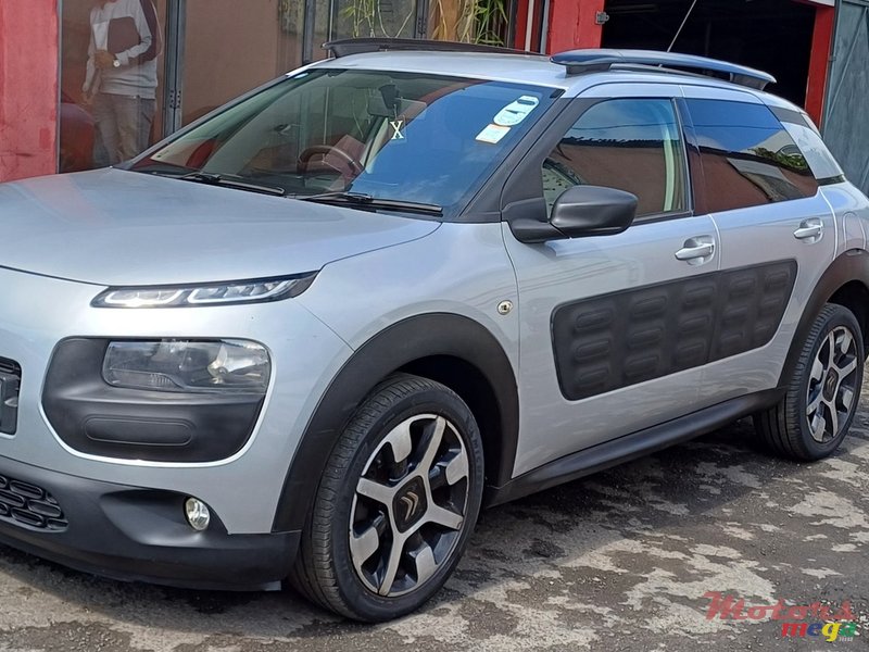 2015' Citroen C4 Cactus photo #1