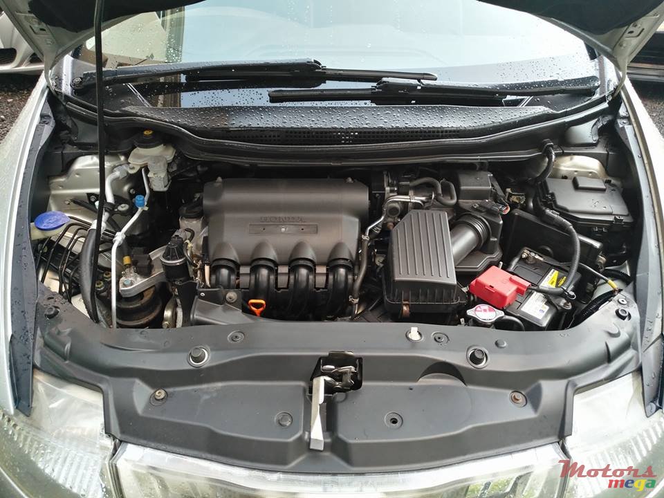 2008' Honda Civic Hatchback photo #5