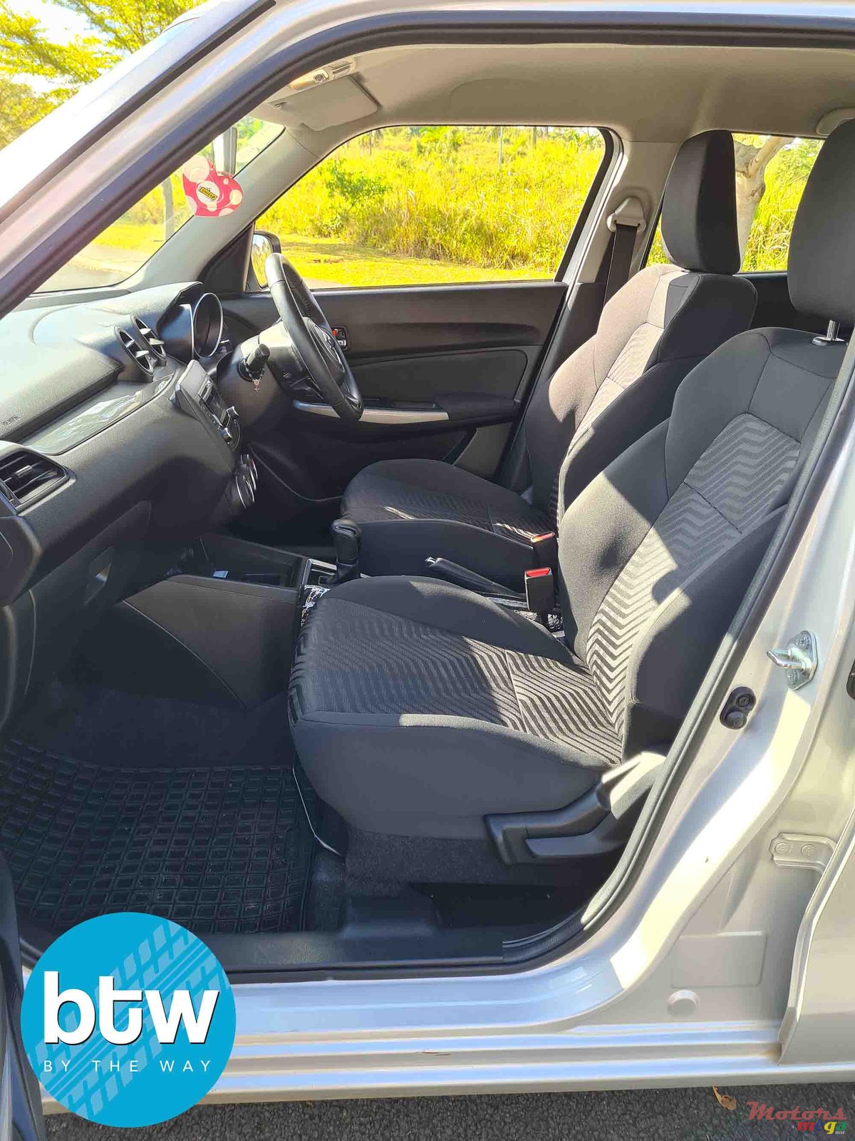 2019' Suzuki Swift photo #5