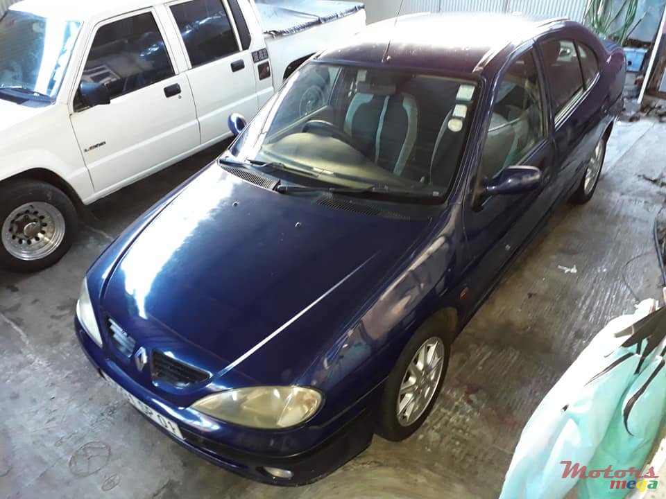2001' Renault Megane photo #6