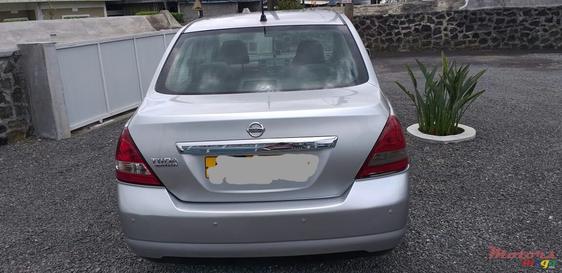 2004' Nissan Tiida photo #1