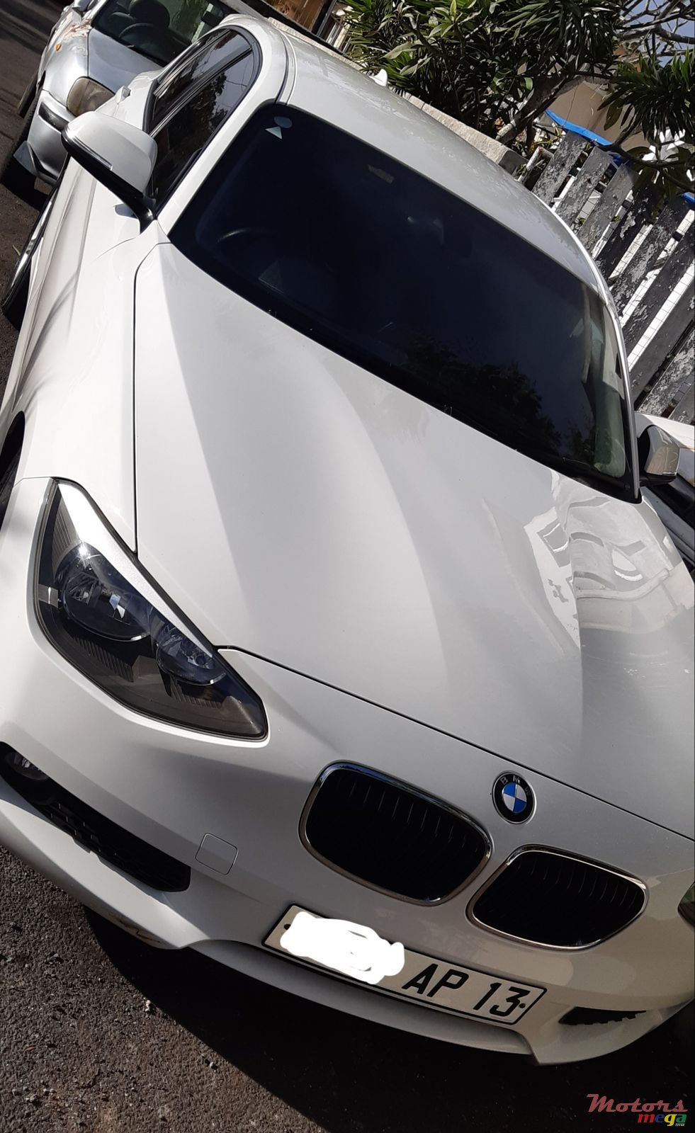 2013' BMW 1 Series 5 Door photo #1