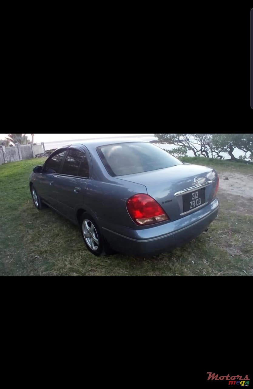 2003' Nissan Sunny photo #1