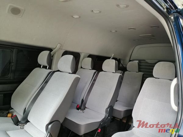 2016' Toyota HiAce photo #2