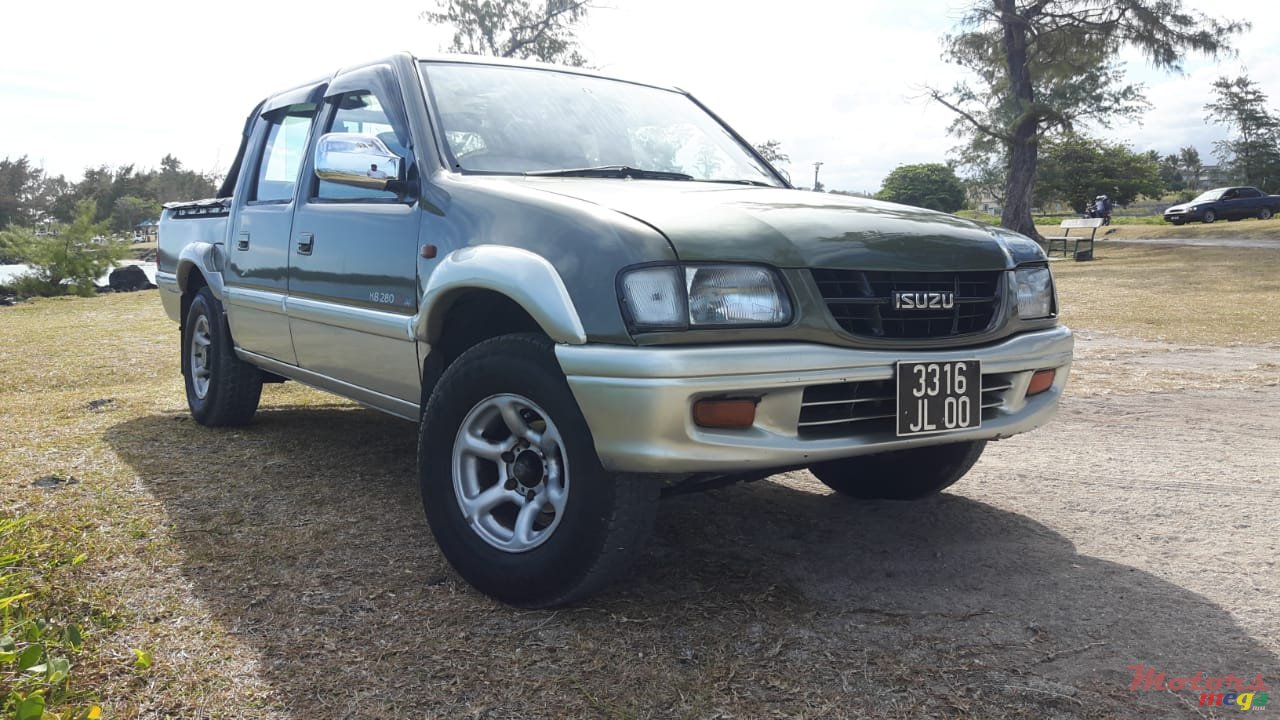 2000' Isuzu 280 photo #1