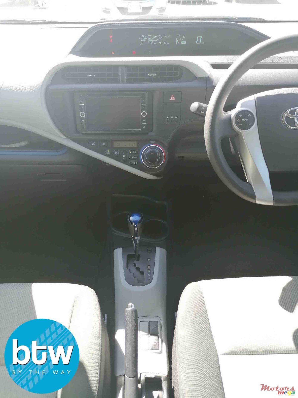 2014' Toyota Aqua Hybtride photo #6