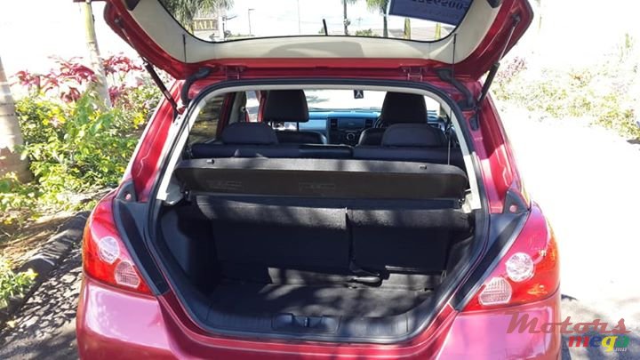 2006' Nissan Tiida Hatchback photo #6