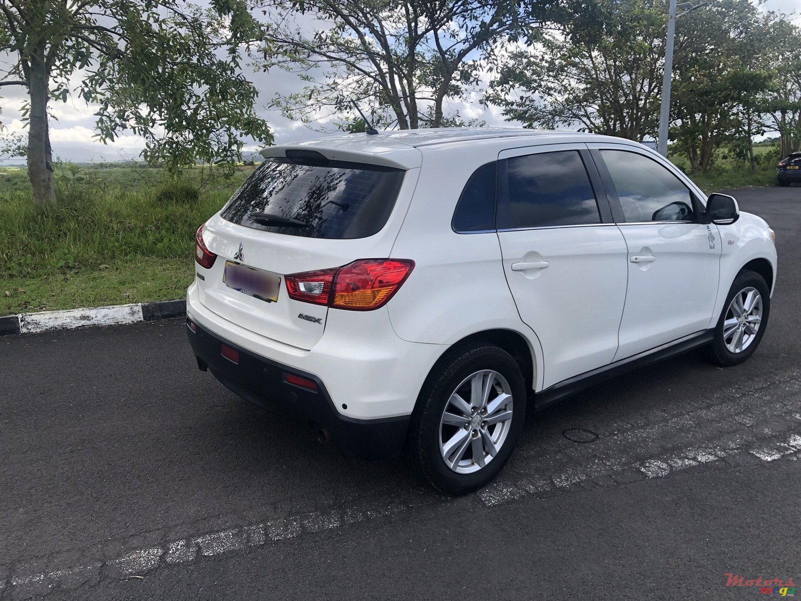 2013' Mitsubishi ASX photo #2