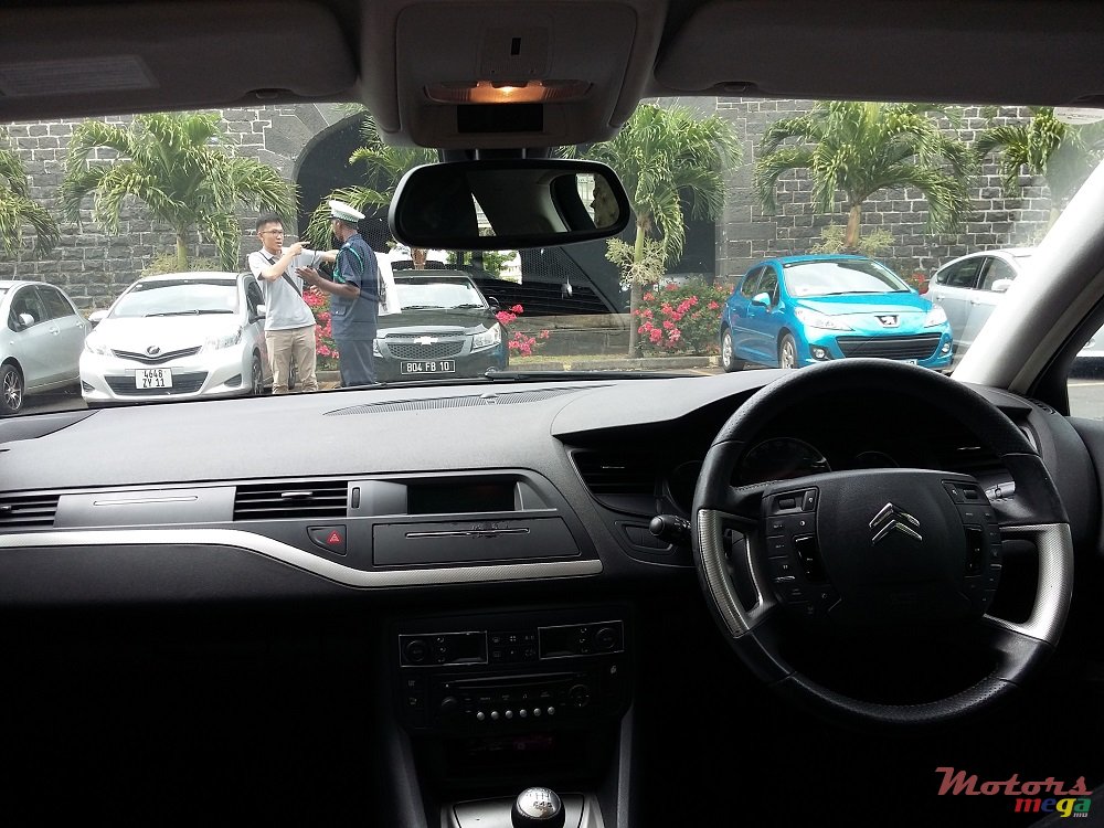 2010' Citroen C5 photo #5