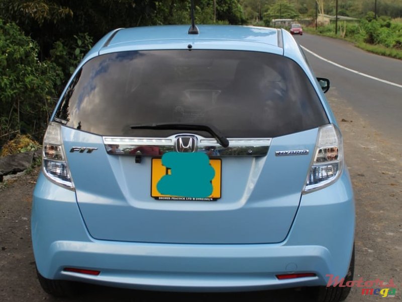 2013' Honda Fit Hybrid photo #1