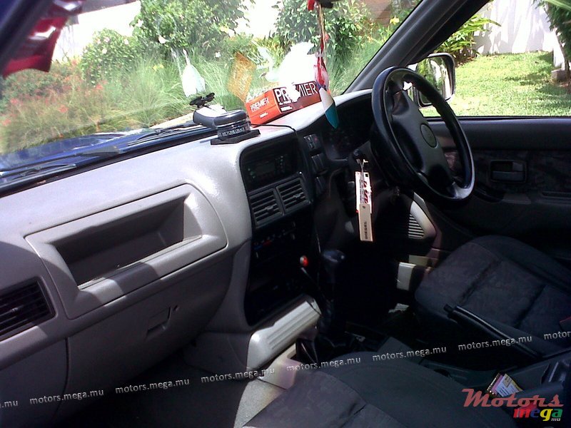 2003' Isuzu photo #4