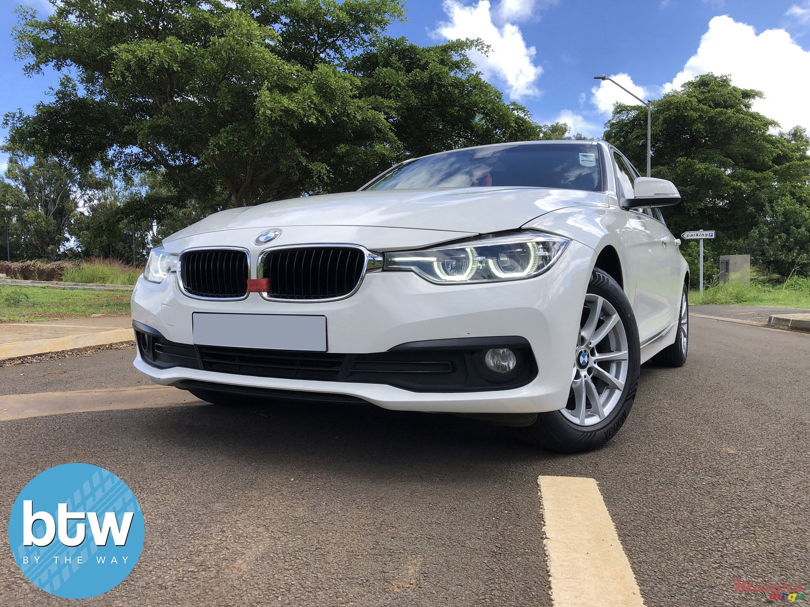 2016' BMW 3 Series photo #2