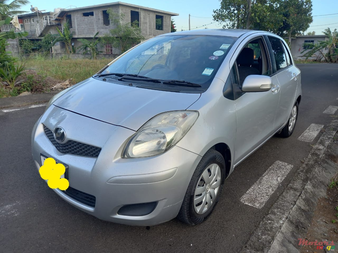 2009' Toyota Vitz photo #7