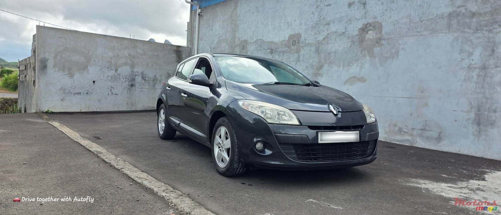 2012' Renault Megane photo #1