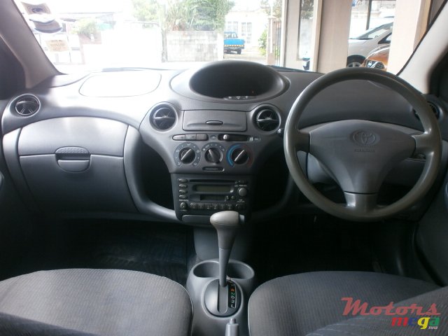 2000' Toyota Vitz photo #5